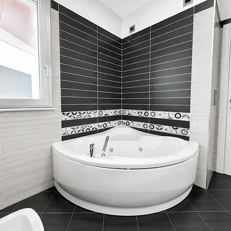 Torri Camuzzi Exclusive Luxury - 2 2 Bagni - Jacuzzi - Terrazza - Posto Auto Privato